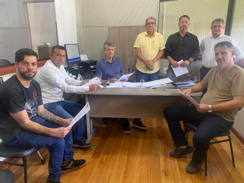 Comissão aprova tramitação de projetos que visam reajuste salarial de servidores